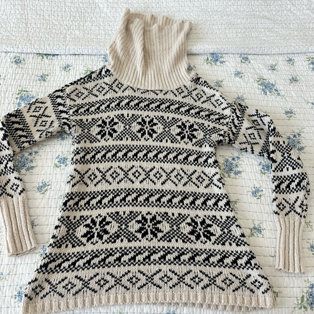 Cozy Black and Cream Patterned Sweater